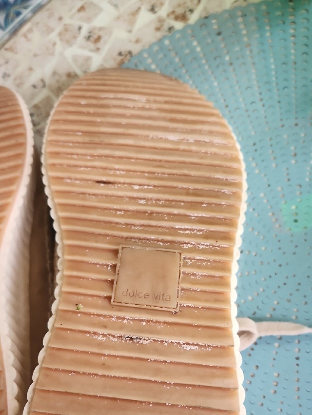 Dolce Vita Women's Woven Lace-Up  Sneakers in Light Beige and Cream DOLEN STYLÈ - Picture 6 of 6